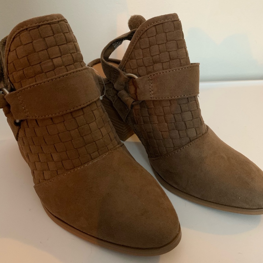 Universal Threads Strap Heel Booties - 7.5 - Taupe - image 8